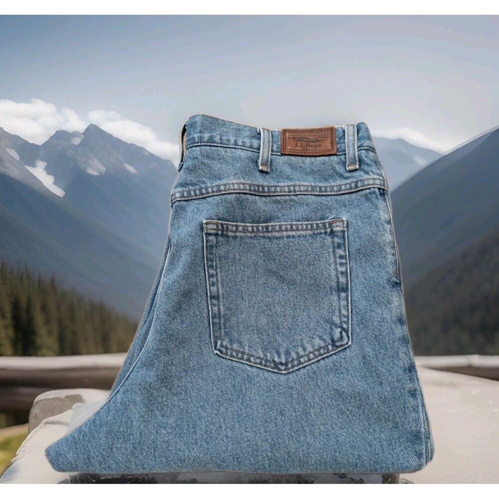 L.L. BEAN COMFORT WAIST LIGHT WASH DENIM JEANS MEN'S SIZE 34X28  EUC
